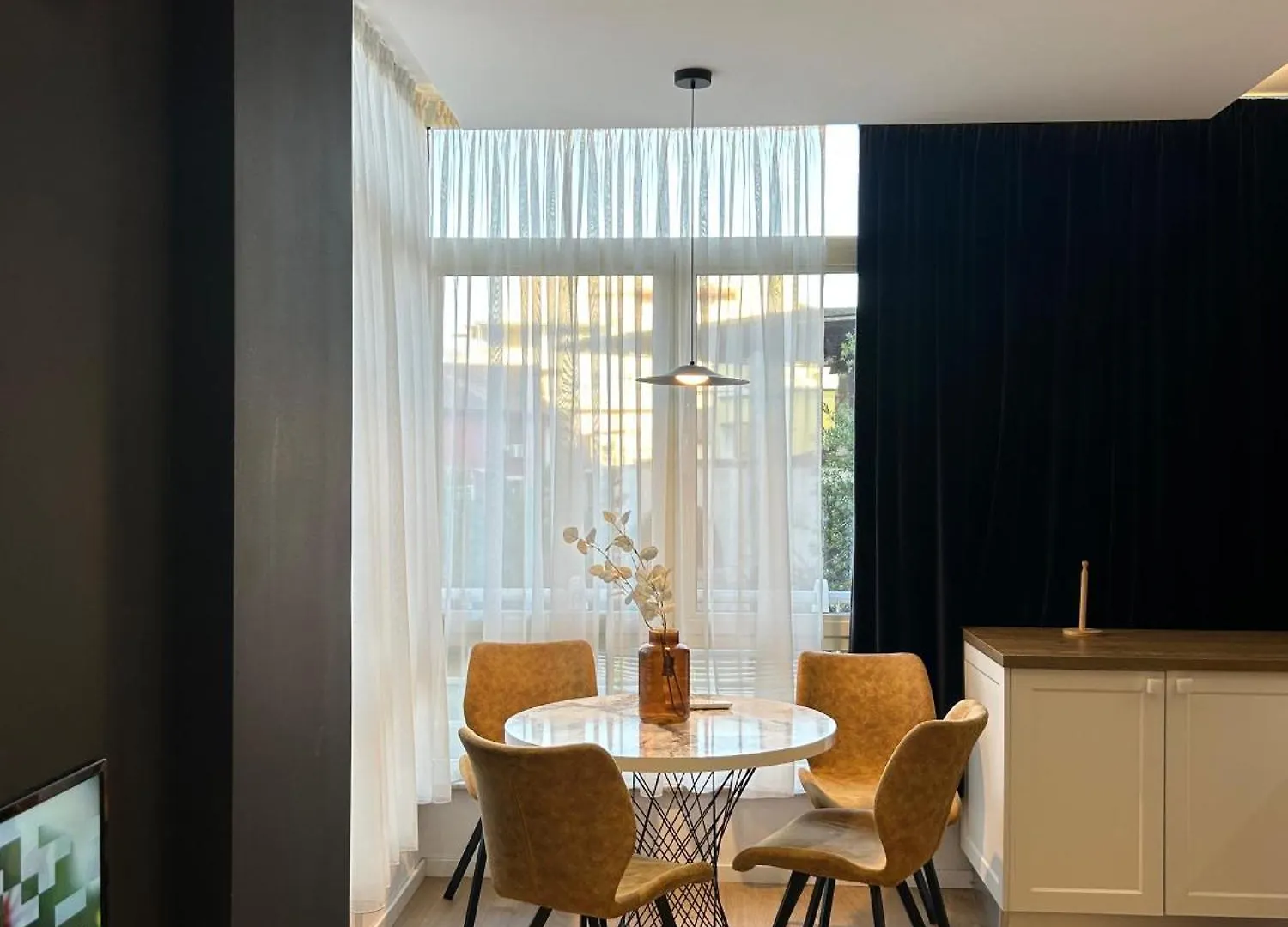 Maison Komuna Tirana